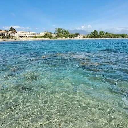 Marine De Bravone Pieds Dans L'eau *